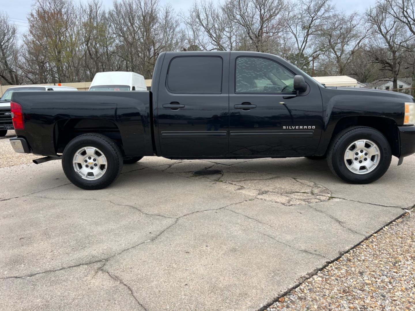 2011 Black /Black Chevrolet Silverado 1500 LS (3GCPCREA1BG) with an 4.8 V8 engine, Automatic transmission, located at 4520 Airline Hwy, Baton Rouge, LA, 70805, (225) 357-1497, 30.509325, -91.145432 - 2011 Chevy Silverado Crew Cab 4.8 V8 Gas, 215K Miles, Power Windows, Locks & Mirrors, Tow Pkg. Transmission Just Rebuilt (1 Year Warranty). NO IN HOUSE FINANCING. FOR INFO PLEASE CONTACT JEFF AT 225 357-1497 CHECK OUT OUR A+ RATING WITH THE BETTER BUSINESS BUREAU WE HAVE BEEN A FAMILY OWNED AND OPE - Photo#4